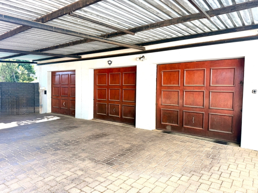 4 Bedroom Property for Sale in Amandelrug Western Cape